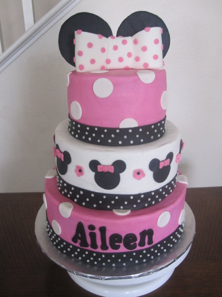 Minnie Mouse birthday cake