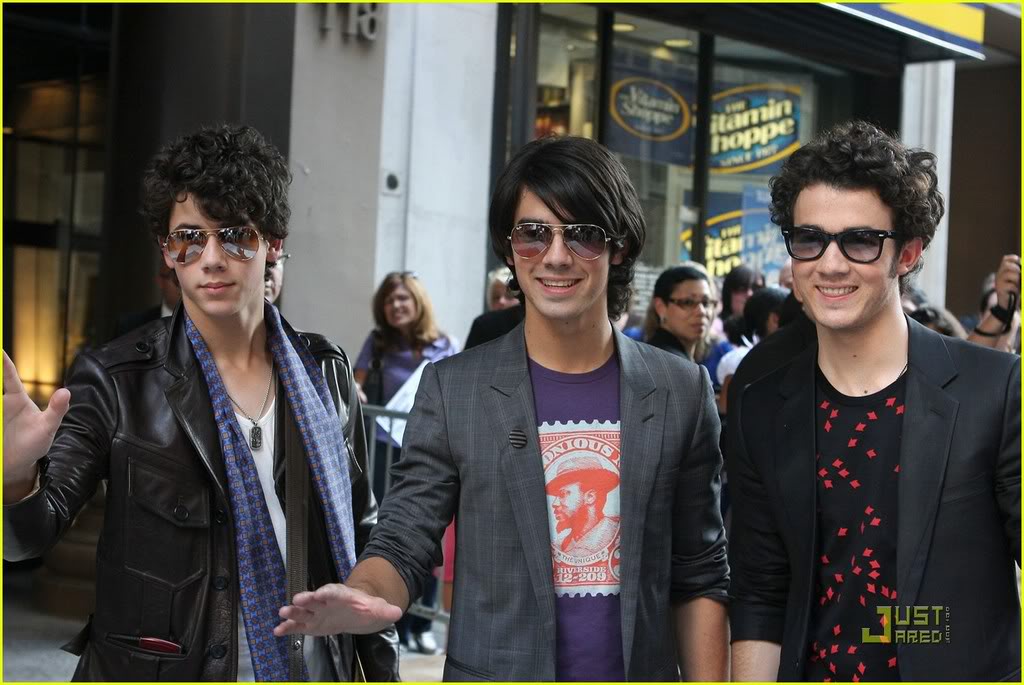 jonas-brothers-manhattan-mogul