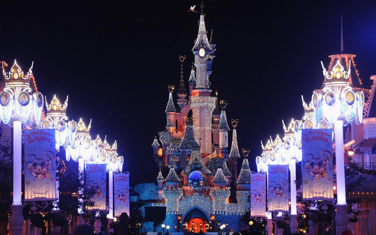 Disneyland-night 1280 x 800