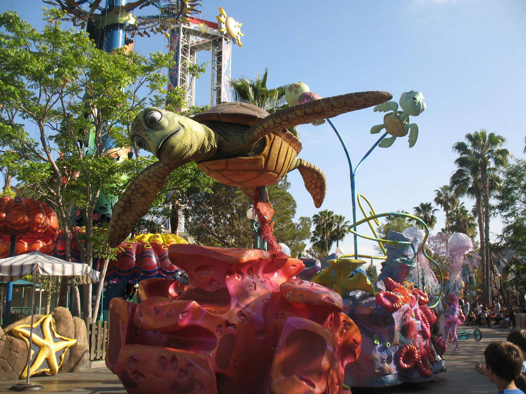 disneyland pixar parade crush the turtle